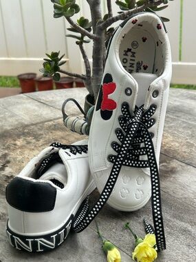 Minnie Mouse Classic sneakers shoes Women’s 6.5